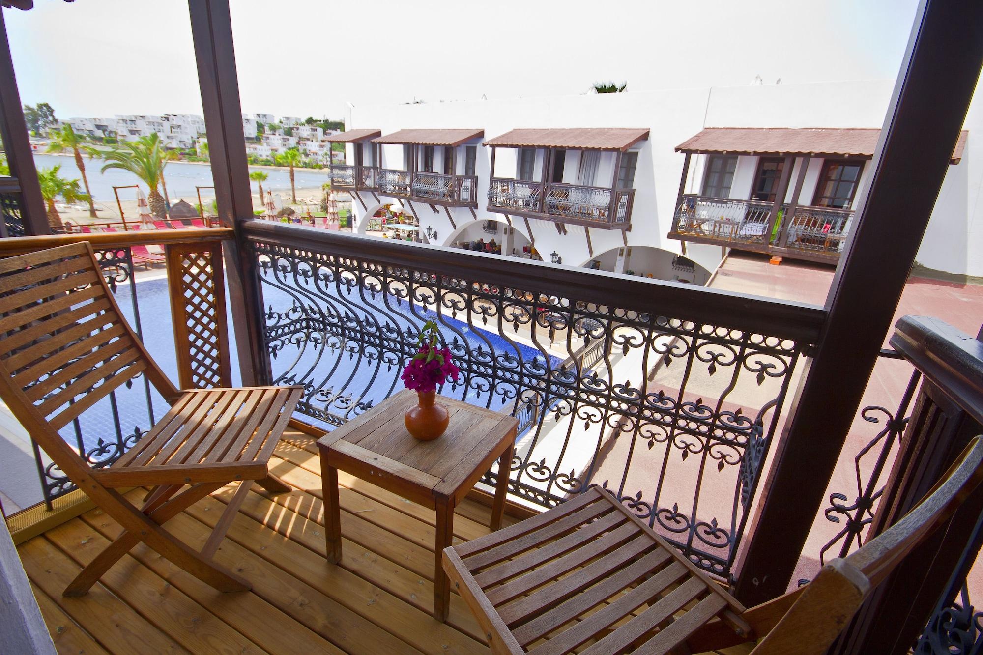 Costa Bitezhan Hotel Exterior photo