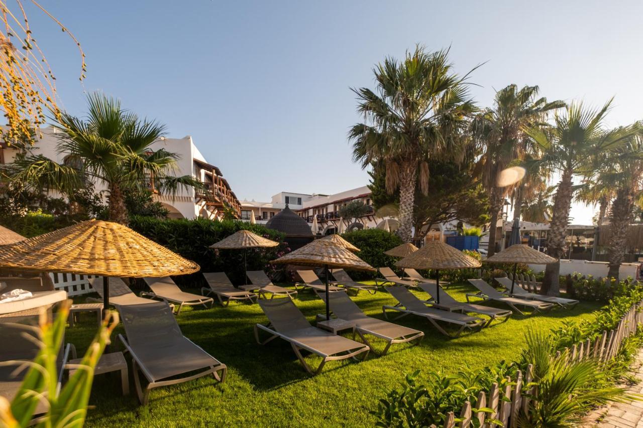 Costa Bitezhan Hotel Exterior photo